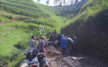 Semangat Gotong Royong Bersama Warga Desa Pegundungan