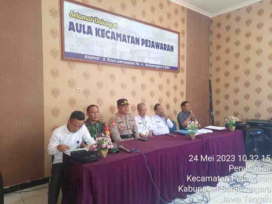 Babinsa Koramil16/ Pejawaran Hadiri Kegiatan Bimbingan Konseling Pernikahan Dini Di Alua Kecamatan