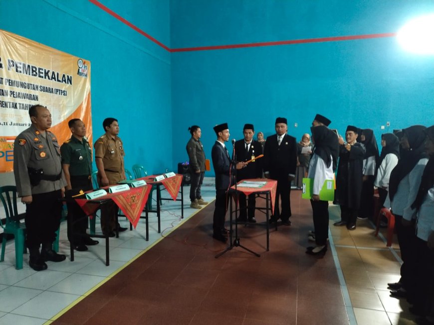 PELANTIKAN DAN PEMBEKALAN PANWAS TEMPAT PEMUNGUTAN SUARA