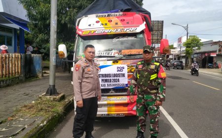 Babinsa Koramil 16/Pejawaran Kawal Logistik Kotak Suara Pemilu 2024