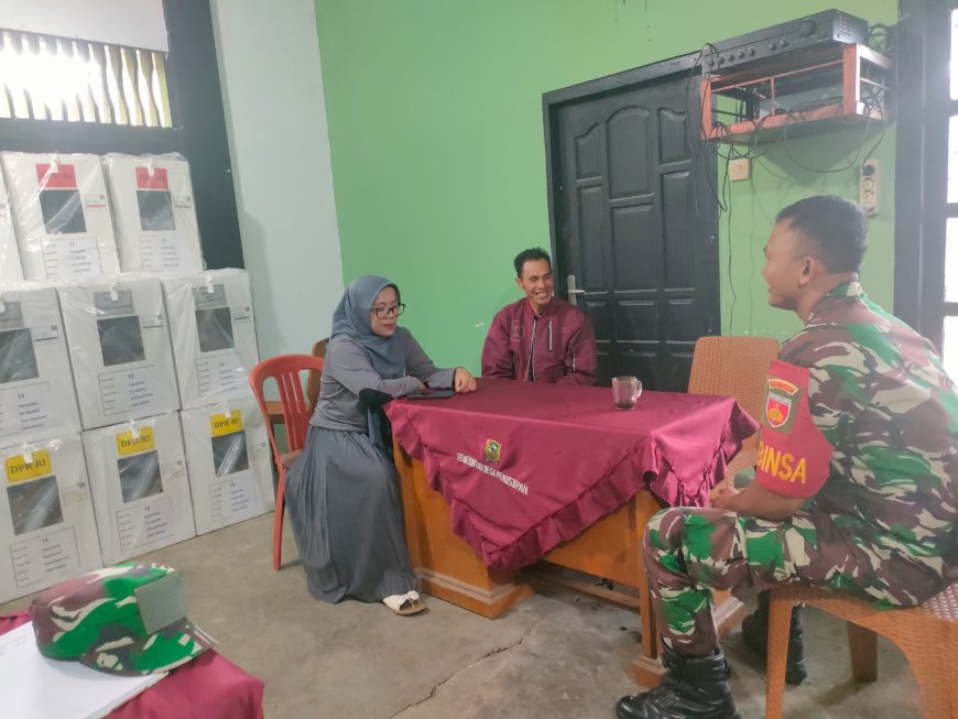Babinsa Koramil 16/Pejawaran Melaksanakan Komsos Dengan Linmas 