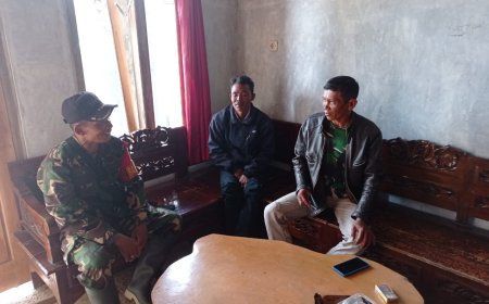 Jalin Silaturahmi di Bulan Ramadhan, Babinsa Koramil 16/Pejawaran Lakukan Komsos Bersama Warga