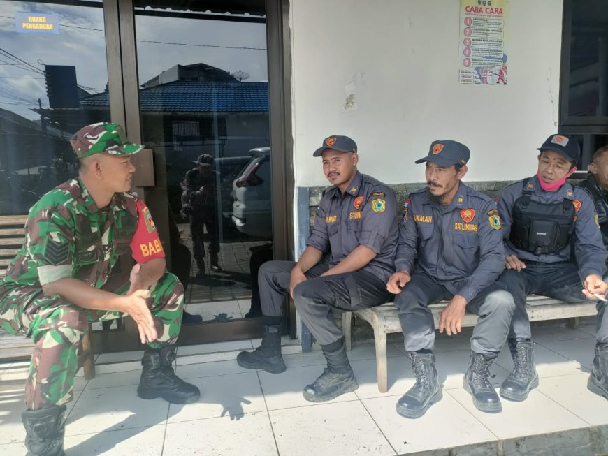 Babinsa Komsos dengan Linmas Tingkatkan Keamanan Wilayah