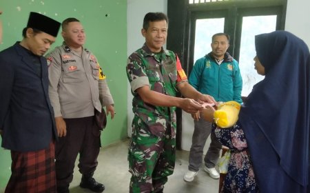 Babinsa Koramil 16/Pejawaran Dampingi Penyaluran BLT Dana Desa Triwulan 1