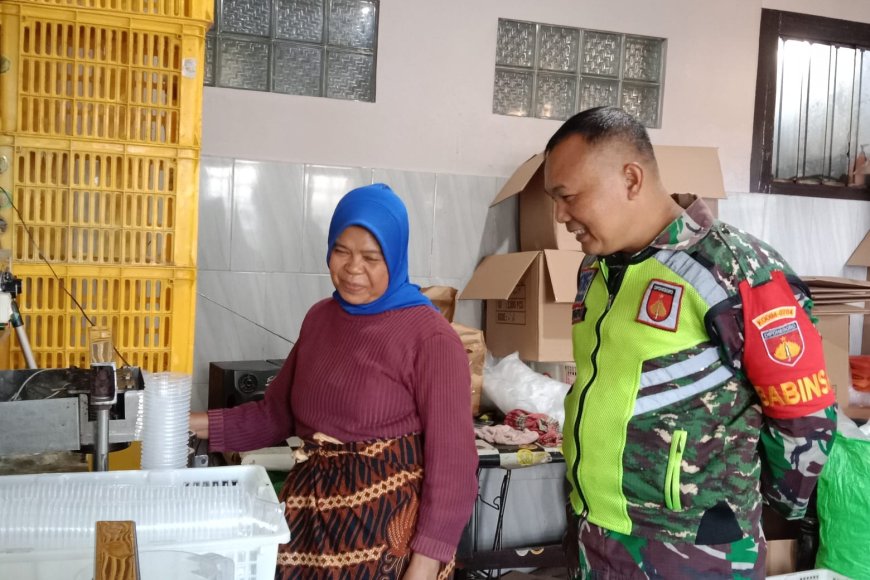 Komsos Dengan Pengusaha UMKM Carica, Babinsa Koramil 16/Pejawaran Himbau Untuk Jaga Kebersihan dan Kwalitas Produksi