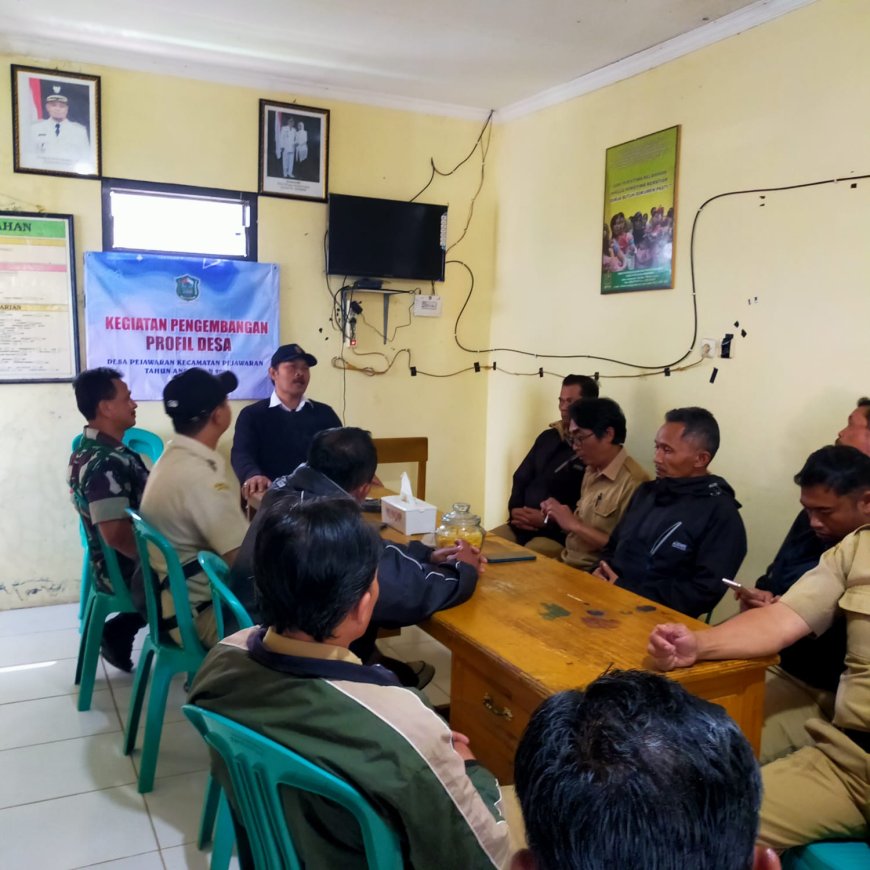 Babinsa Koramil 16/Pejawaran Komsos Sekaligus Halal Bihalal Bersama Perangkat Desa  