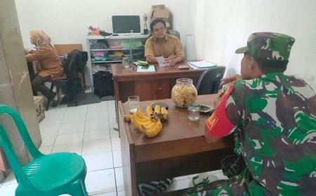 Babinsa Koramil 16/Pejawaran  Komsos Dengan Anggota PPL Dinas Pertanian Kec. Pejawaran