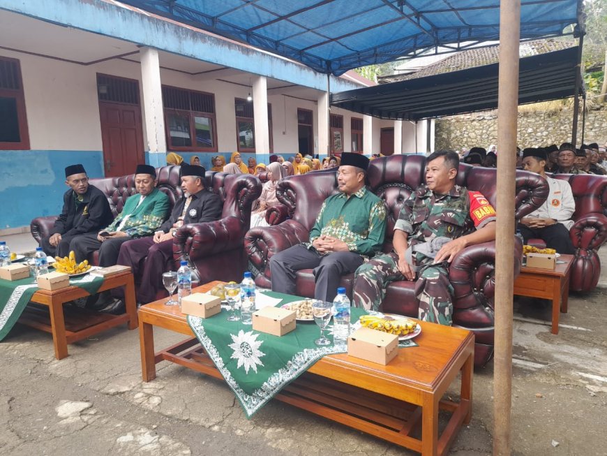 Babinsa Koramil 16/Pejawaran Hadiri Pengajian Sekaligus Pengukuhan PCPM, LRB, MDMC, PRM, PRNA Se-Kecamatan Pejawaran