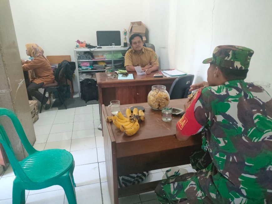 Babinsa Koramil 16/Pejawaran  Komsos Dengan Anggota PPL Dinas Pertanian Kec. Pejawaran