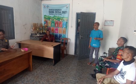 Babinsa Koramil 16/Pejawaran Komsos dengan Perangkat Kecamatan Pejawaran