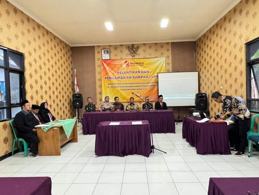 Babinsa Koramil 16/Pejawaran Hadiri Acara Pelantikan dan Pengambilan Sumpah Panwaslu Desa/Kelurahan