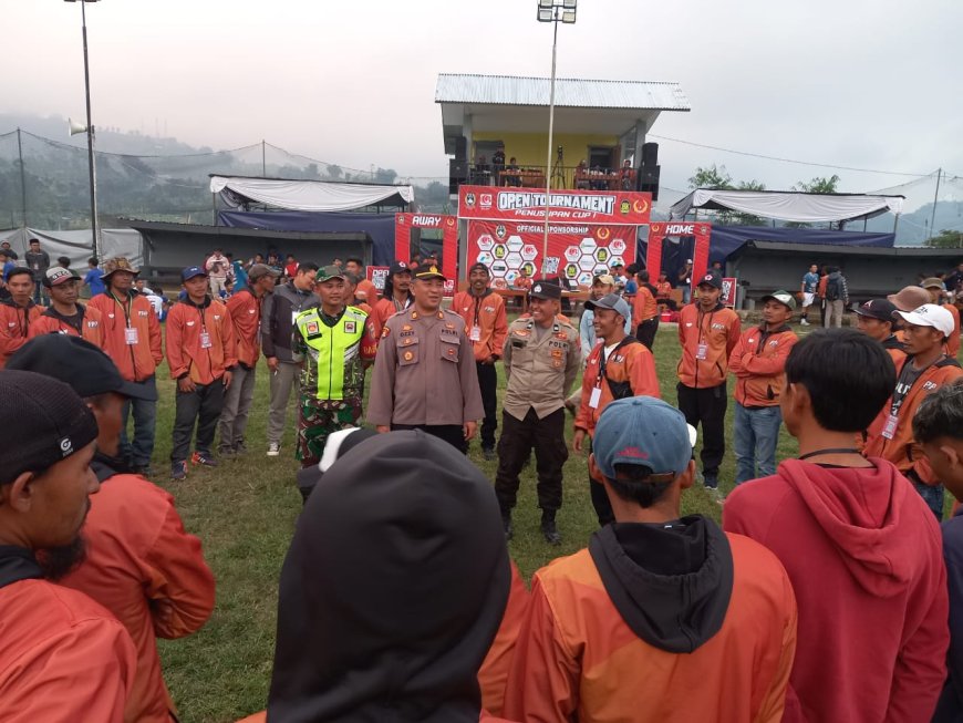 Babinsa Koramil 16/Pejawaran Hadiri Pembukaan Turnamen Sepak Bola