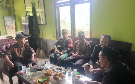 Pererat Sinergitas, Babinsa Koramil 16/Pejawaran Komsos Dengan Perangkat Desa