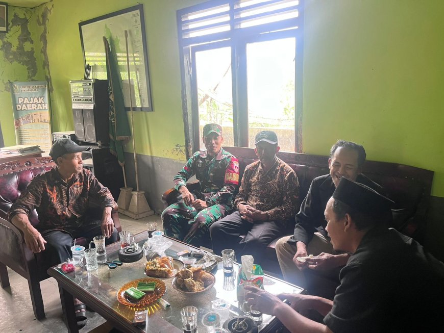 Pererat Sinergitas, Babinsa Koramil 16/Pejawaran Komsos Dengan Perangkat Desa