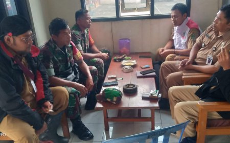 Pererat Silaturahmi, Babinsa Koramil 16/Pejawaran Komsos dengan Perangkat Desa