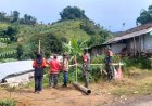 Bersama Aparat Terkait dan Warga Setempat Babinsa Koramil 16/Pejawaran Pantau Lokasi Tanah Bergerak