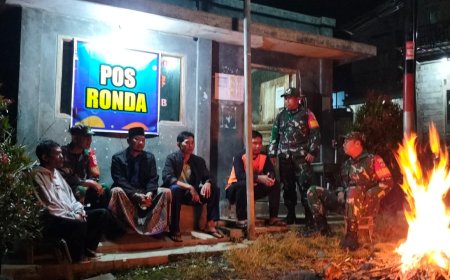 Tingkatkan Keamanan Lingkungan Babinsa Koramil 16/Pejawaran melaksanakan Patroli Malam